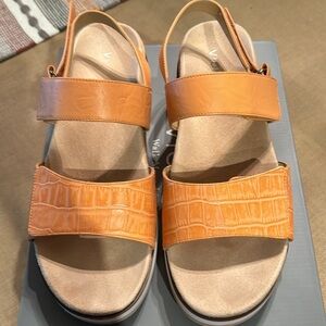 Vionic size 10 women’s sandal.